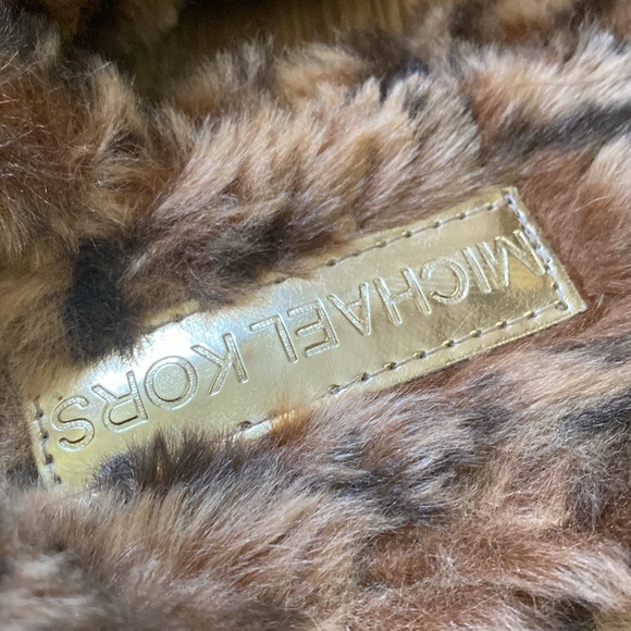 Micheal Kors fuzzy slippers size 7 - Picture 3 of 4